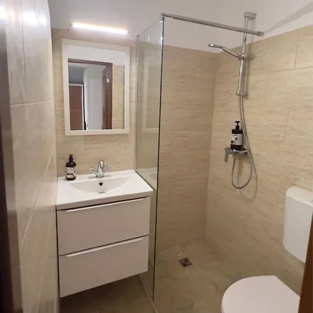 Casa Minimalista 2 Bedroom With Balcony Near